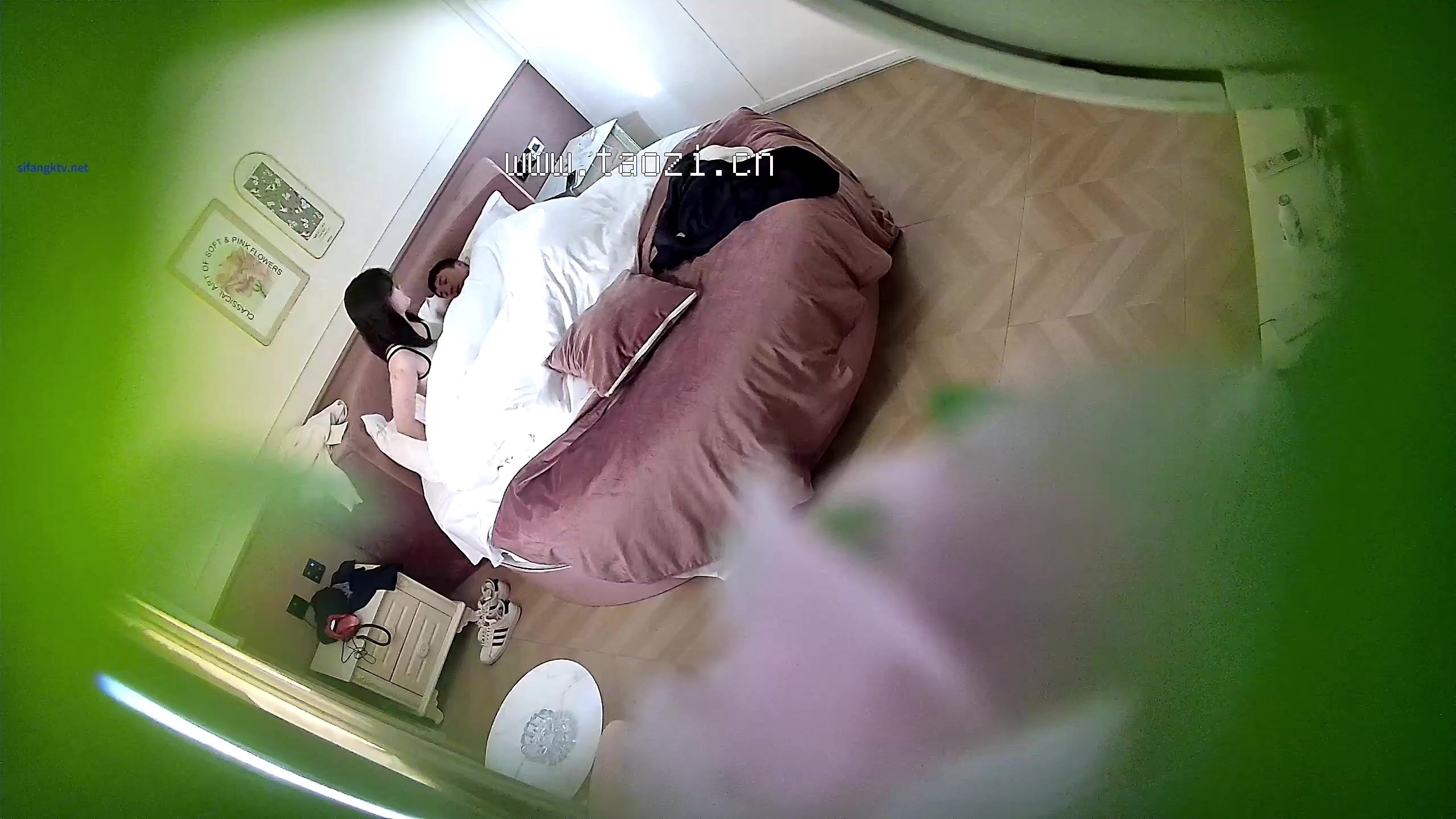 新片速递酒店偷拍气质女清早开房迫不及待的吮吸男友大屌渴求草逼