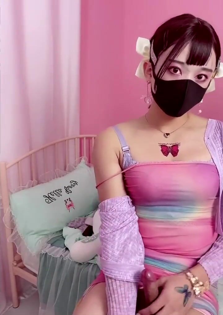 可爱伪娘-小芸草-：你们是不是最喜欢看我射牛奶的样子？